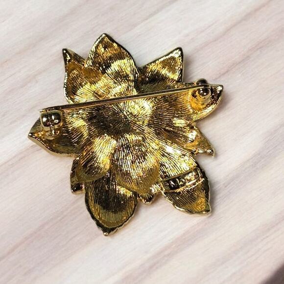 Vintage Monet Christmas Poinsettia and Rhinestone Brooch - Picture 4 of 5